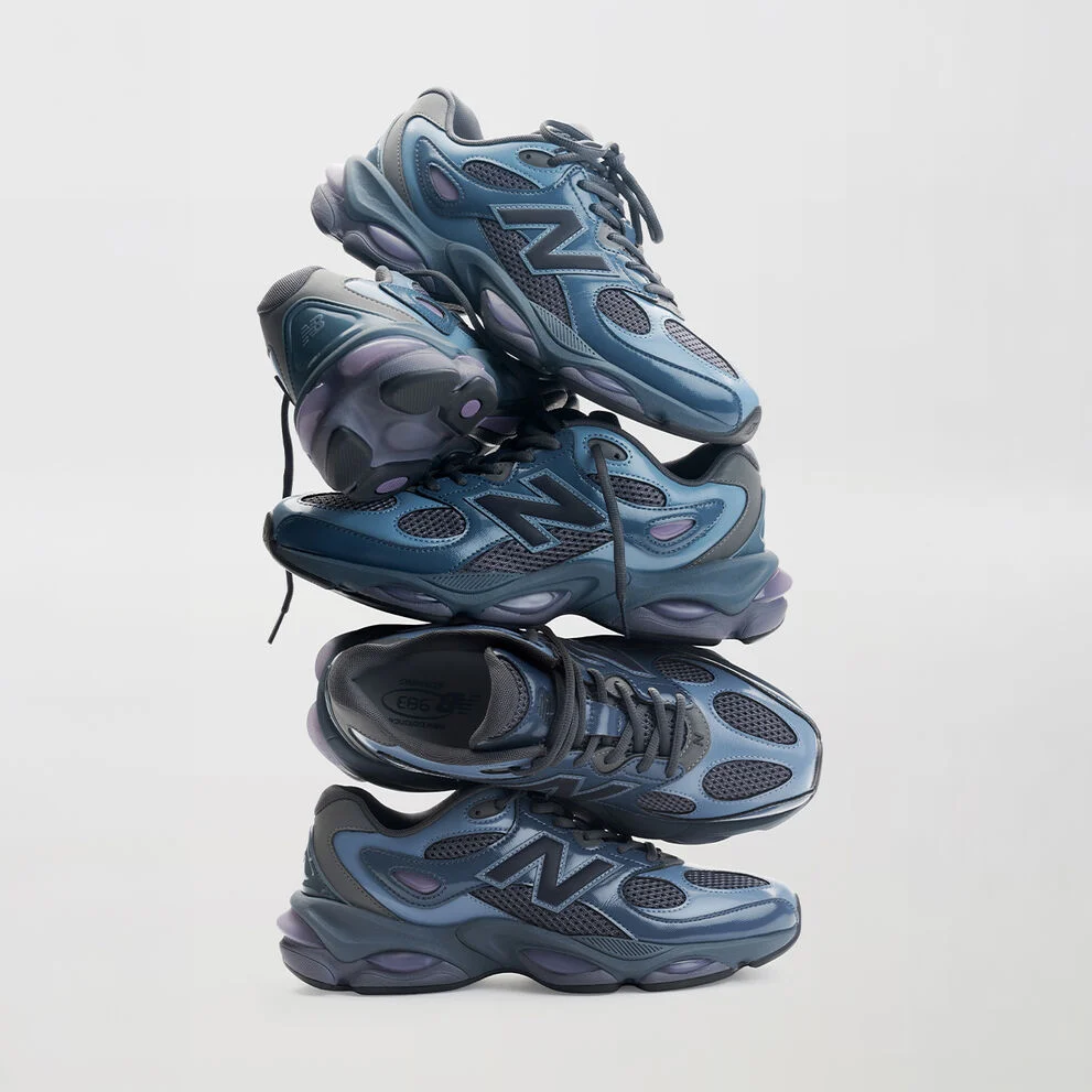 A stack of blue 983s 